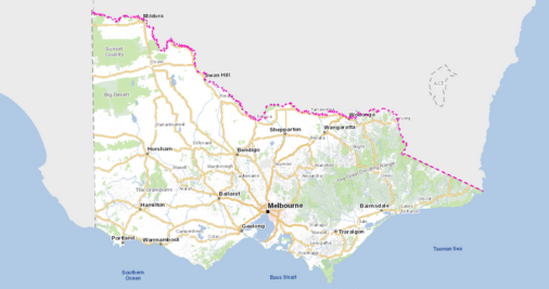 A digital map of the state of Victoria with the border line between Victoria and New South Wales represented by a series of pink dashed lines.  